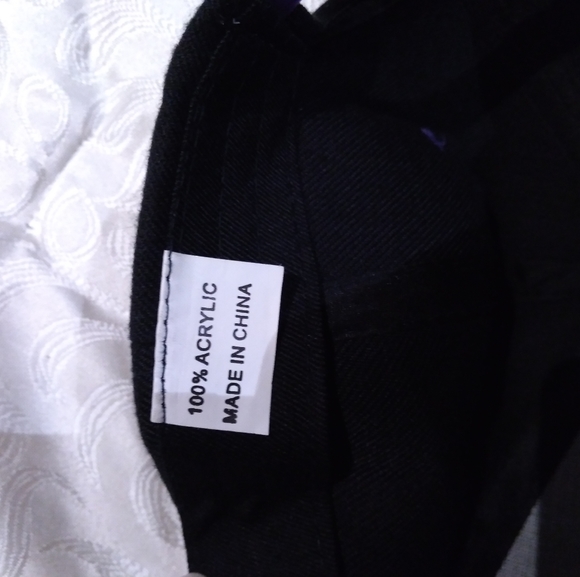 Forest awakening snapback in black and purple. Adjustable back - Picture 4 of 11